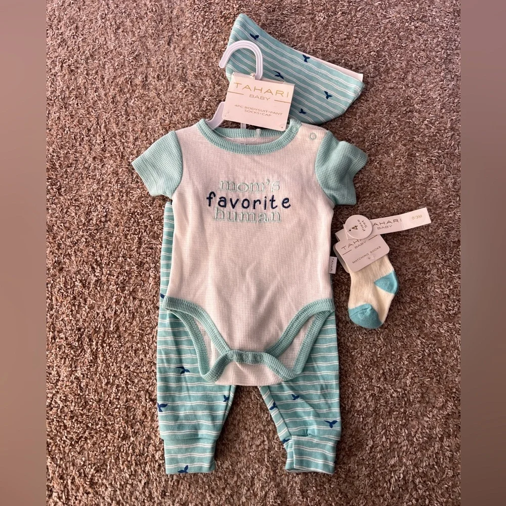 Tahari Baby Mint and White Bodysuit Set Size 0-3 Months